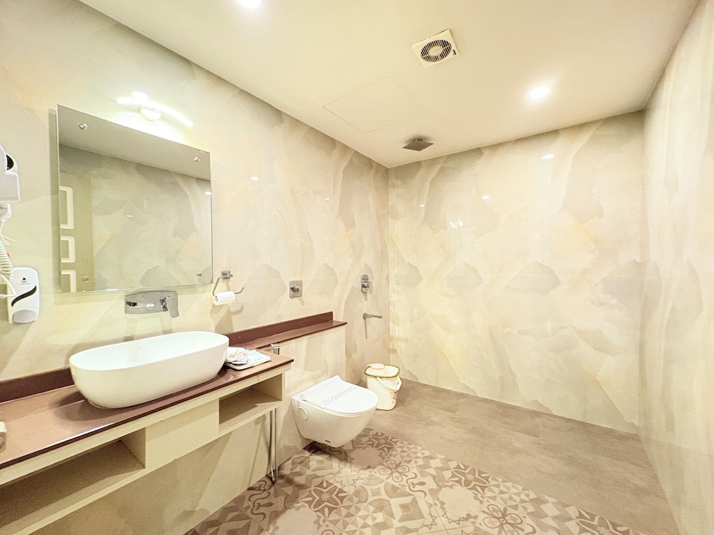 ROYAL GRAND HERITAGE PURI