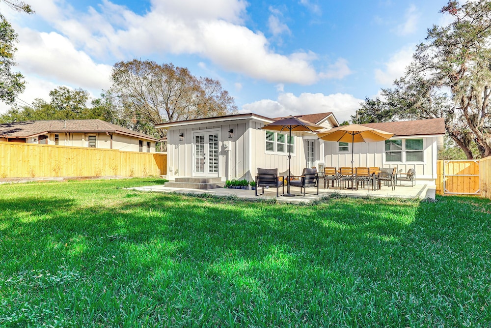 Fenced Yard: Lakeland Home Adjacent to Golf Course