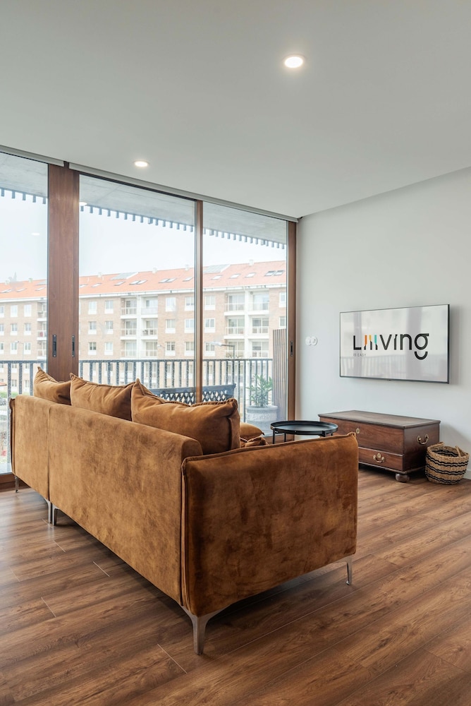Liiiving in Matosinhos - Warm Vintage Apartment