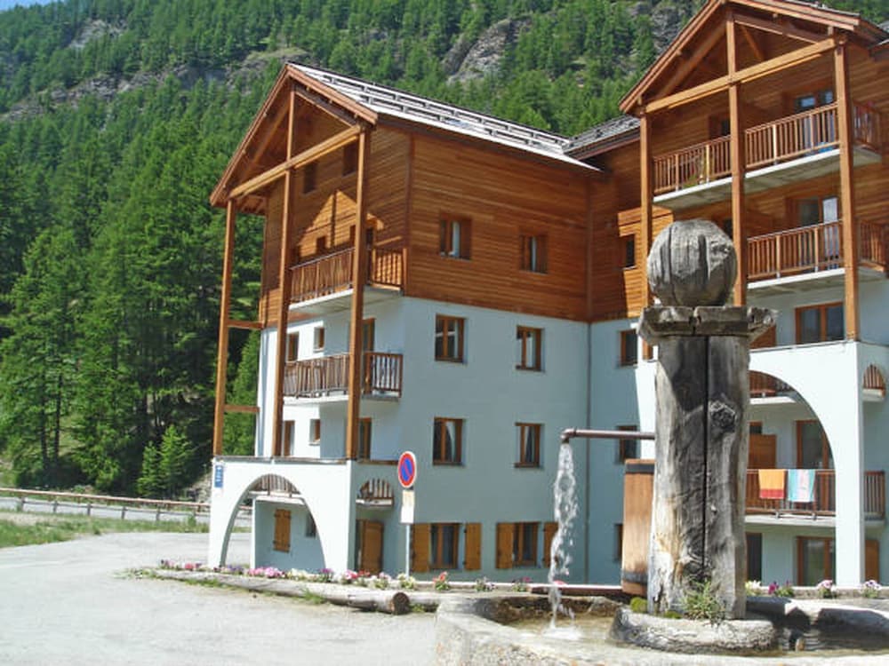 Photo 10