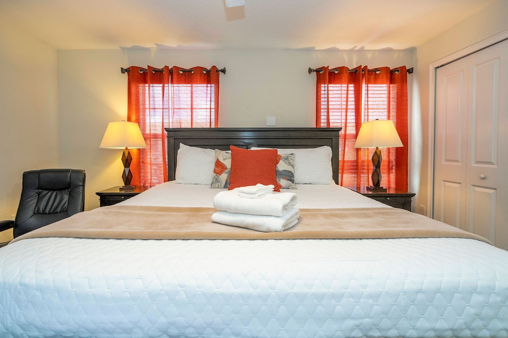 Storey Lake 4 BR With Private Pool