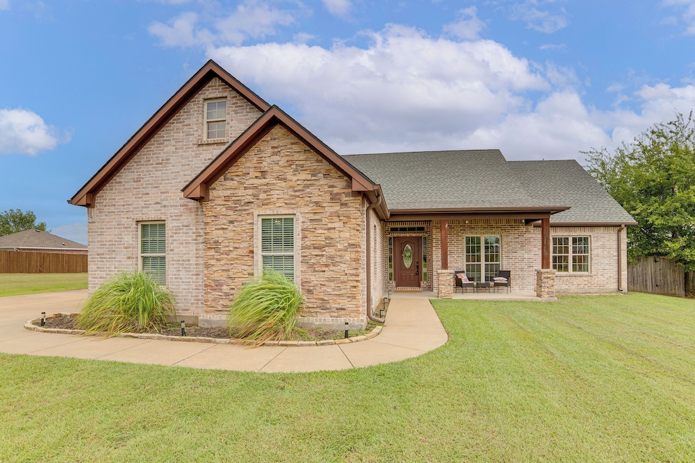 10 Mi to Lake Tawakoni: Family Wills Point Getaway
