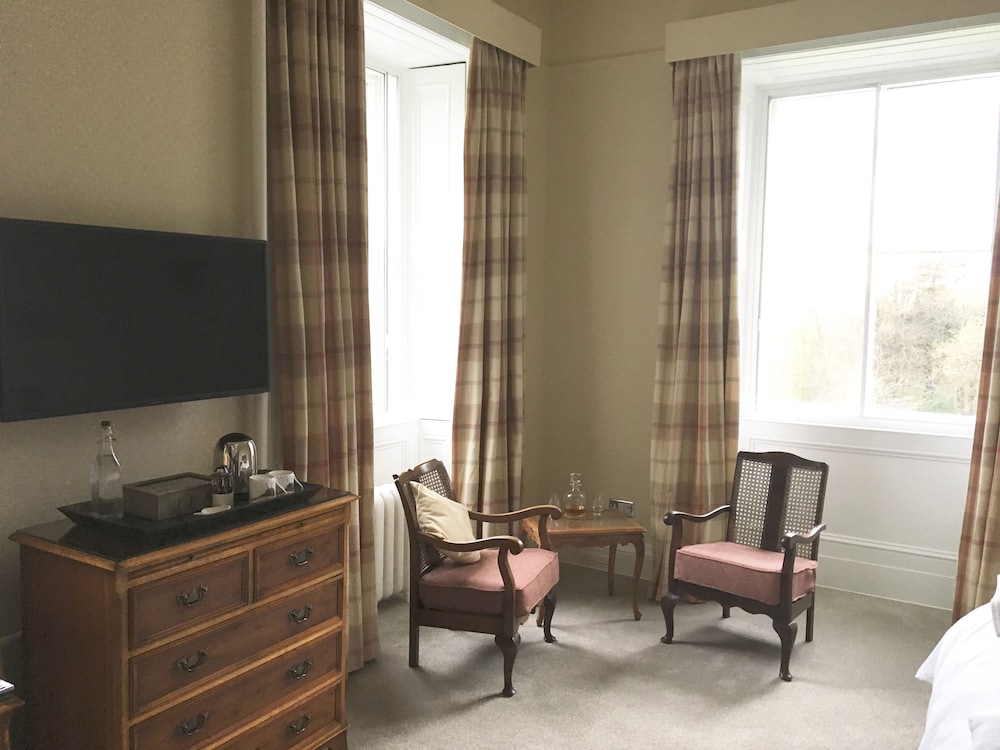 Netherdale House and Coach House