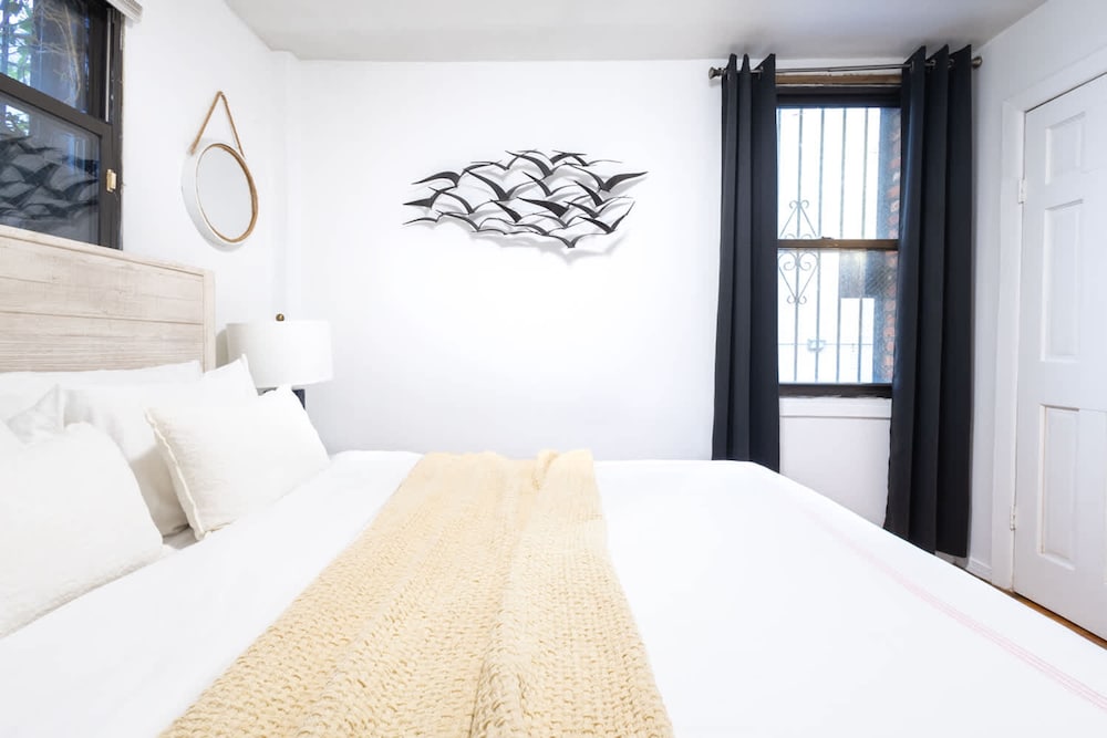26-1c Gramercy Large 1BR WD