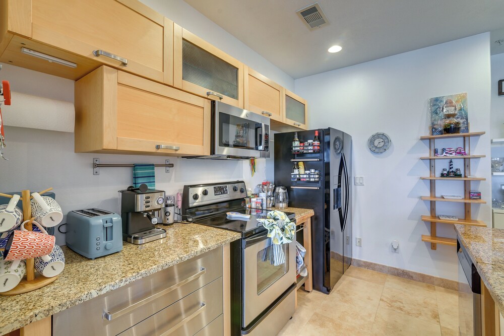 Walk to Galveston Beach: Family Condo w/ Pool