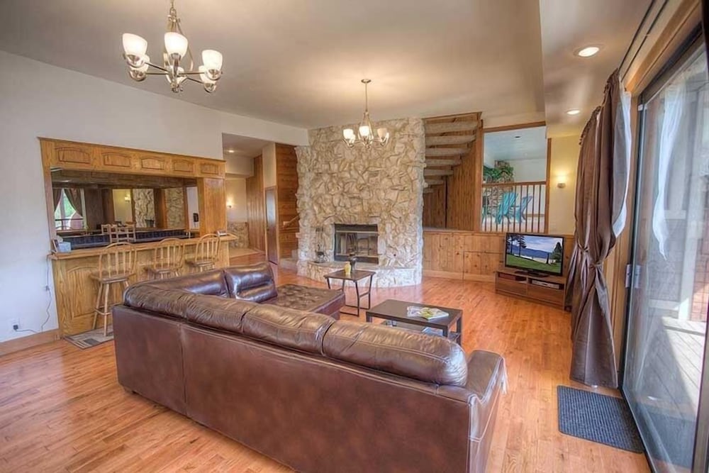 569 Lucerne 4 Bedroom Home by RedAwning