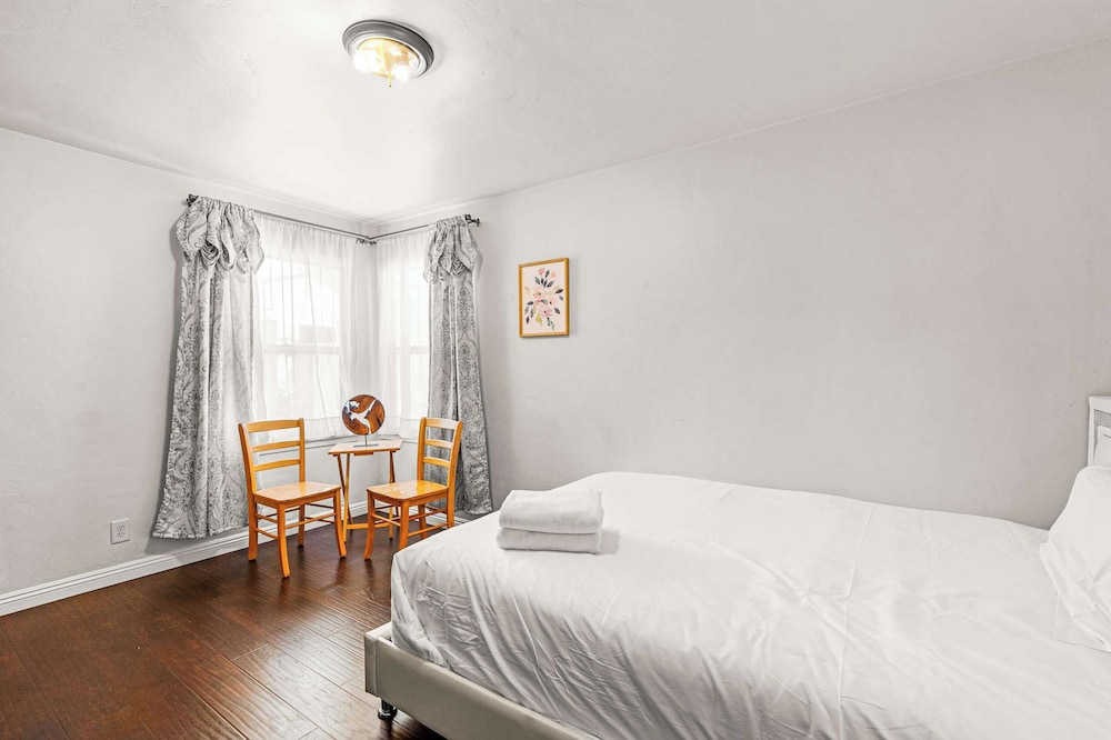 Not Affected by the Fire/spacious Retreat w/ Large Kitchen & Outdoor Patio