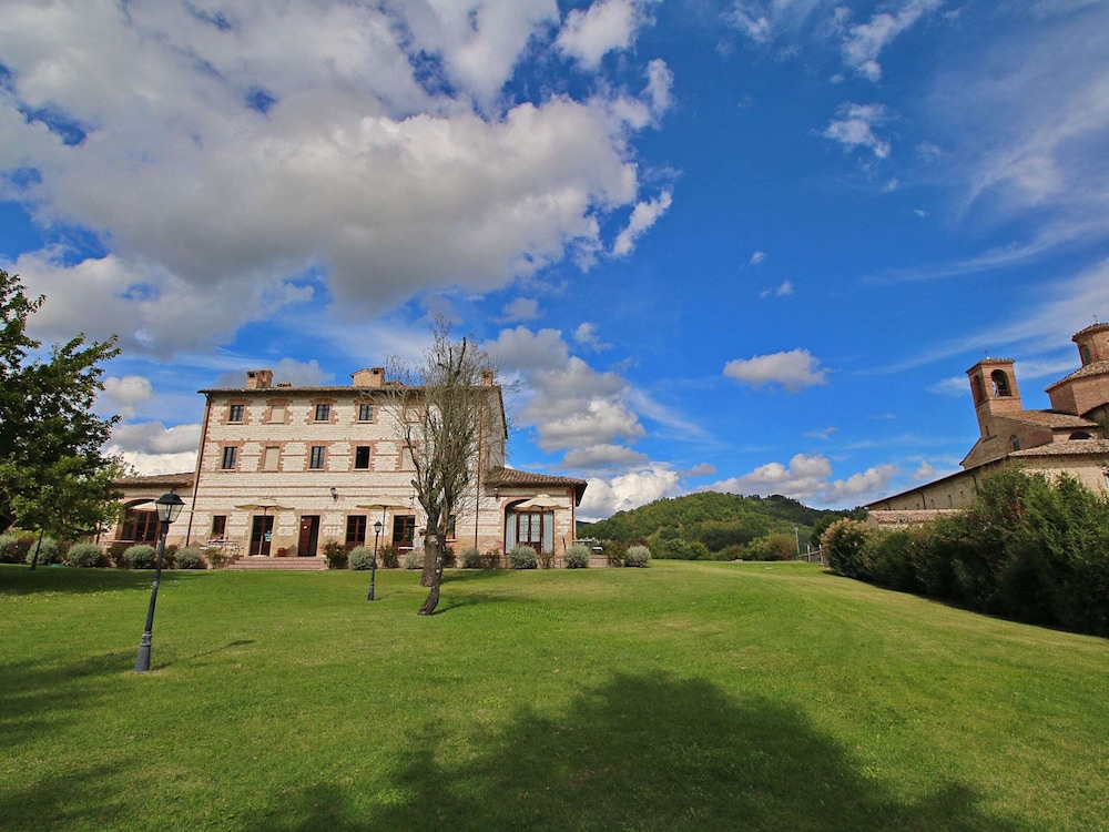 Cottage in Urbania With Pool & Terrace view 3