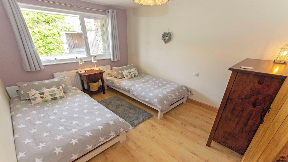 Shippenrill Croyde 6 Bedrooms, Sleeps 14, Hot Tub view 4