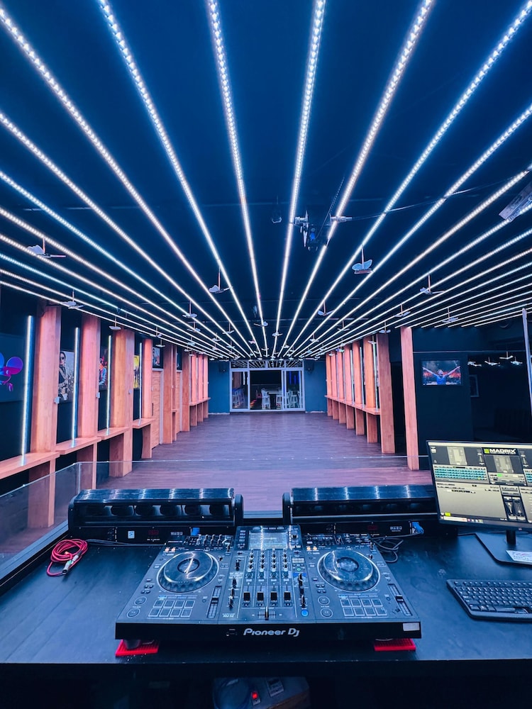Cubix Hotel