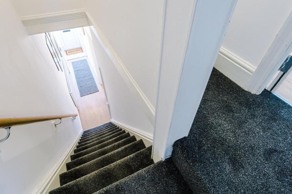 Spacious Bed Rest Stay in Salford City