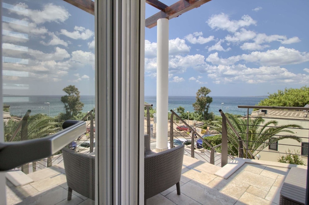 Greg Bay en Patu — balance & terrace