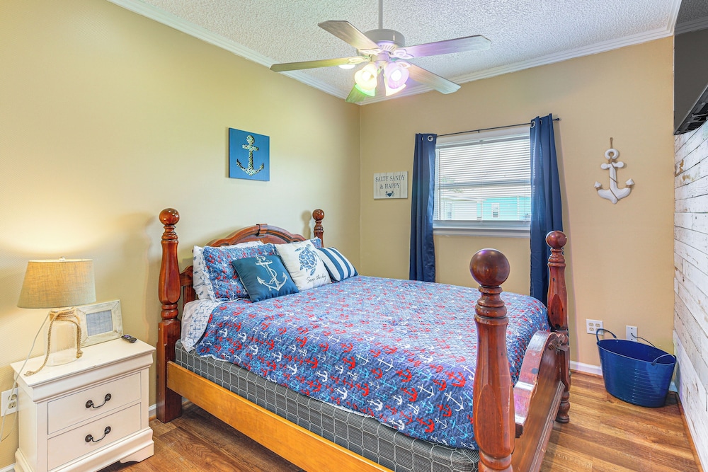 Walk to Beach: Getaway on Bolivar Peninsula!