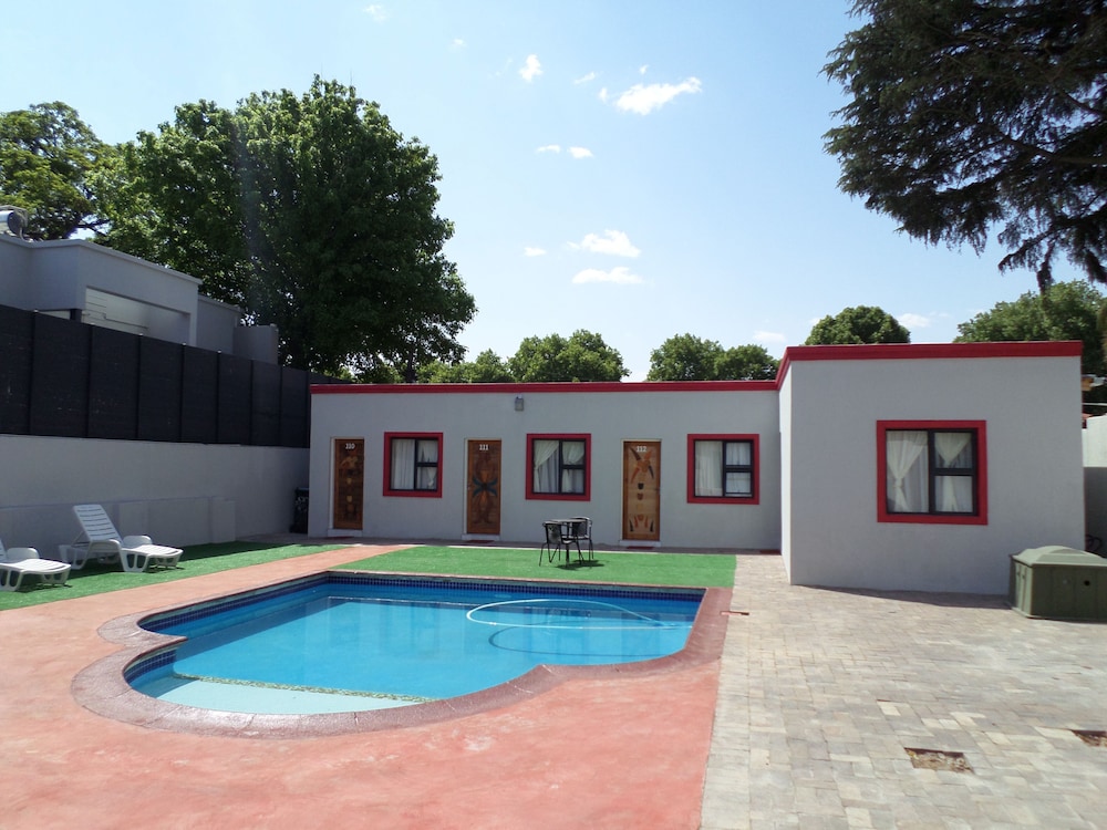Johannesburg Vacations - DJ Guest Lodge - Property Image 5