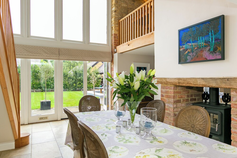 Stunning 4BD Family Home Near Banbury