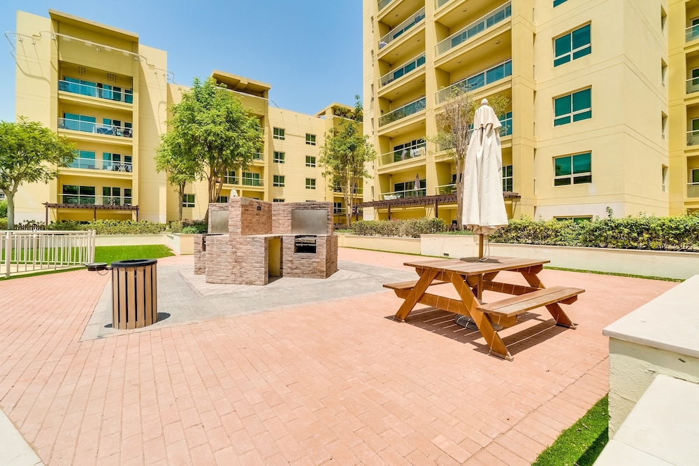 1 Bedroom Apartment Greens