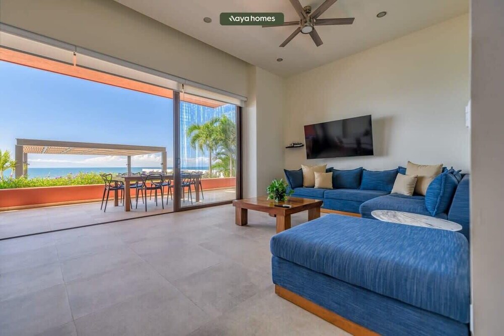 Luxurious 3BR Condo Right Next to the Beach - King
