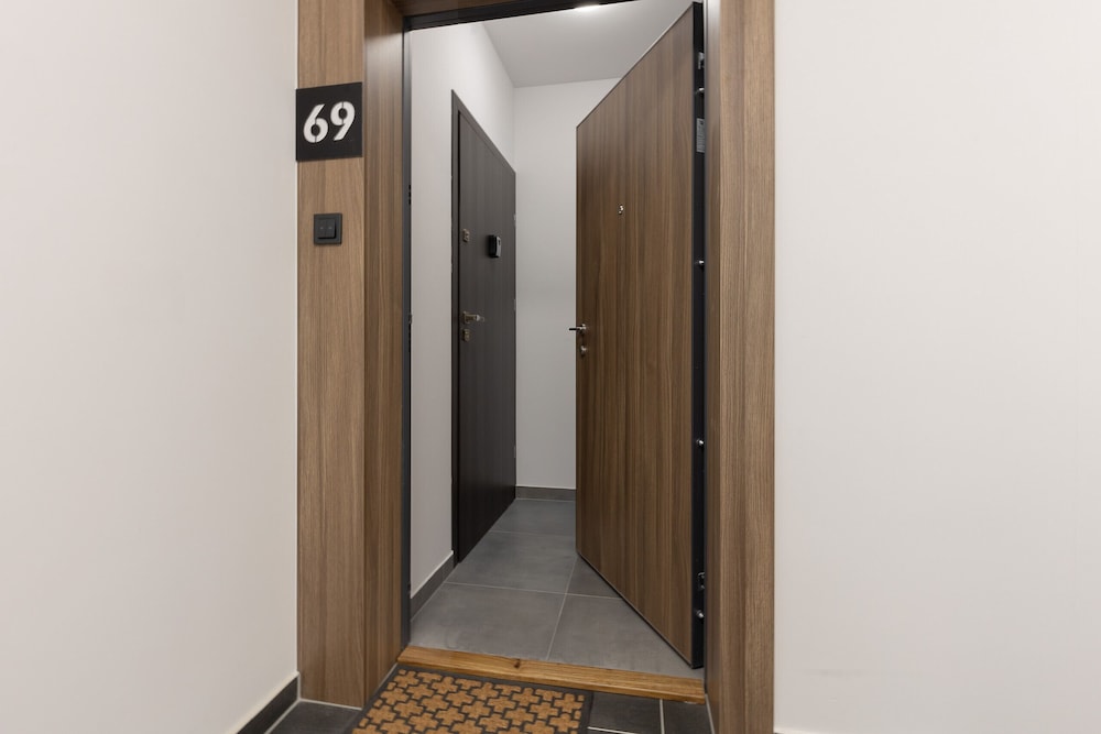Business Apartment Warsaw by Renters view 3