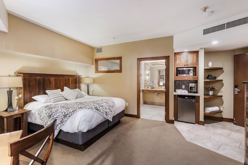 Sun King Suite view 2