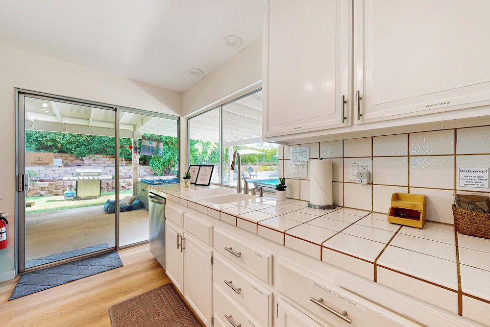 4BR Dog-friendly Home w/ Pool, Spa, Grill & A/C