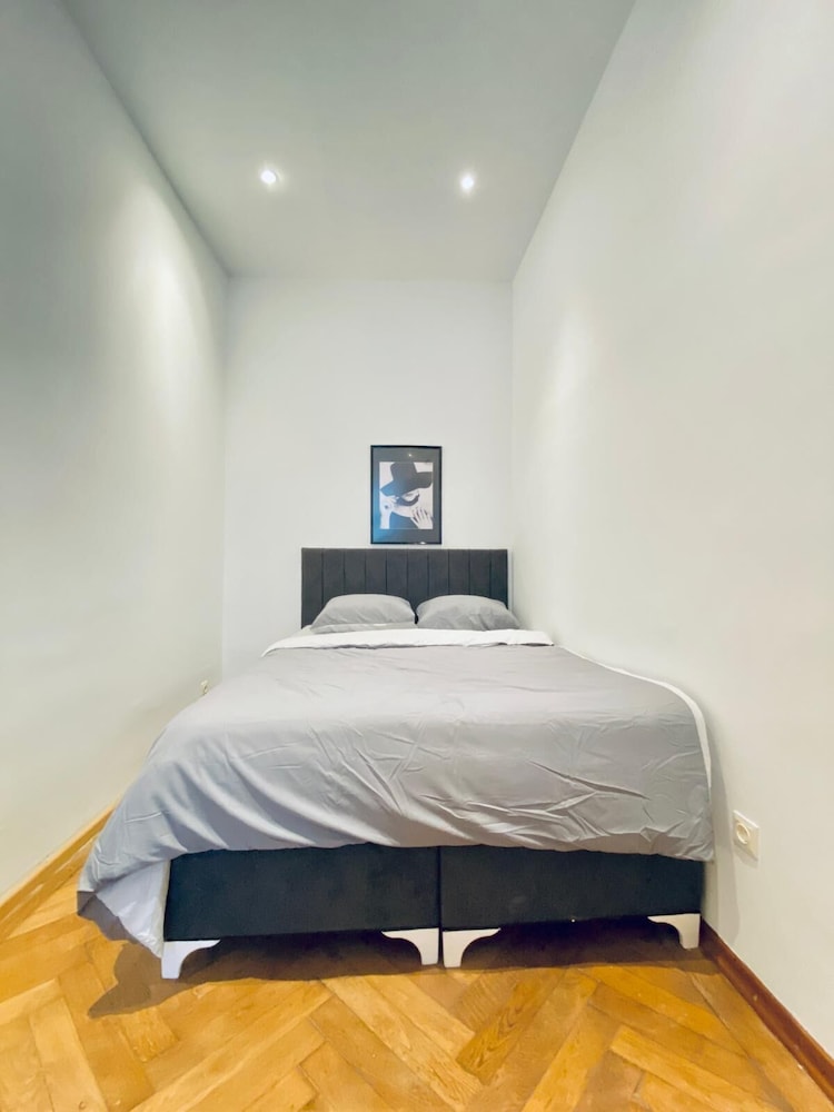 Bright and Spacious 2BR Flat Westbahnhof