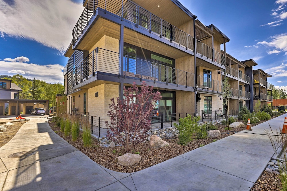 Hot Tub & Balcony: Riverfront Silverthorne Condo! view 5