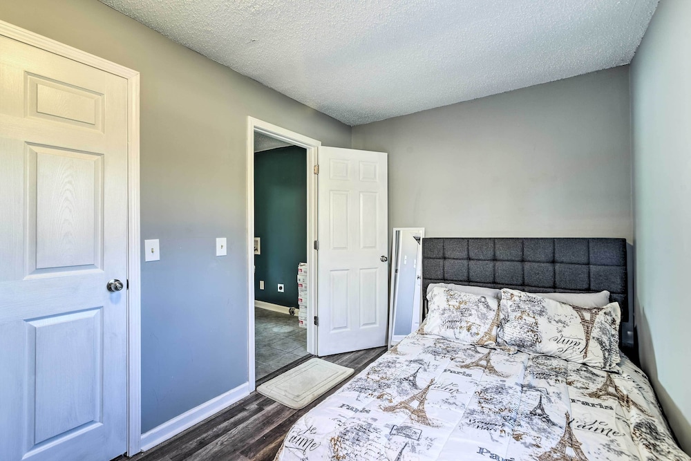 Walkable Hopkinsville Home w/ Yard! view 3