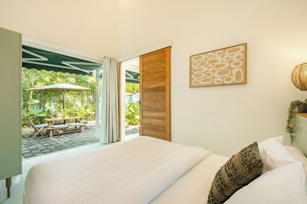Tropical 1BR Private Pool Villa, 8 mins to beach In Uluwatu