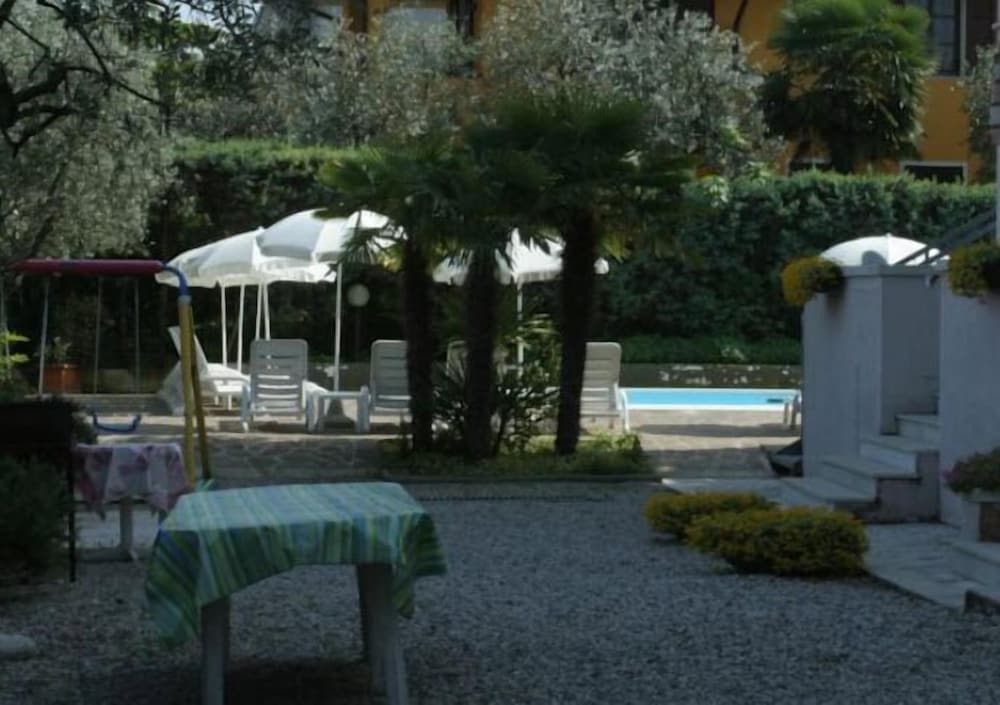 Poggio al Lago