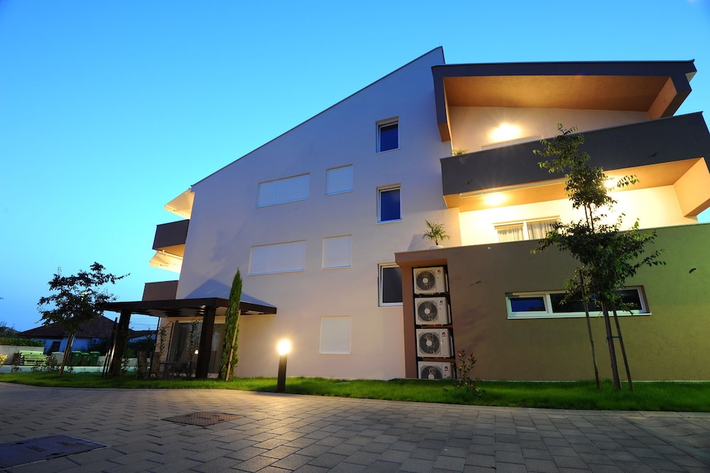 Apartments Hills