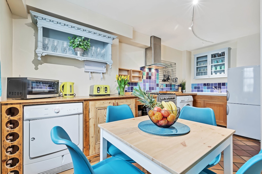 Pebble Mews House | By My Getaways | Parking for one small car