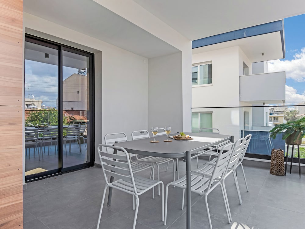 Sanders Crystal 2 Limassol