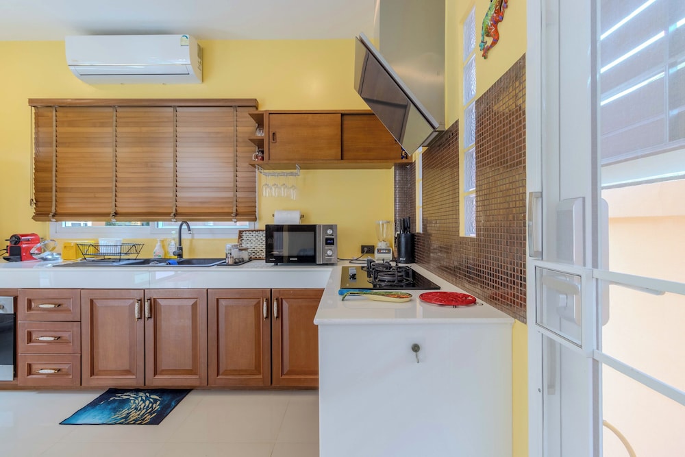 3BR Villa Pool Garden Near Beach V225
