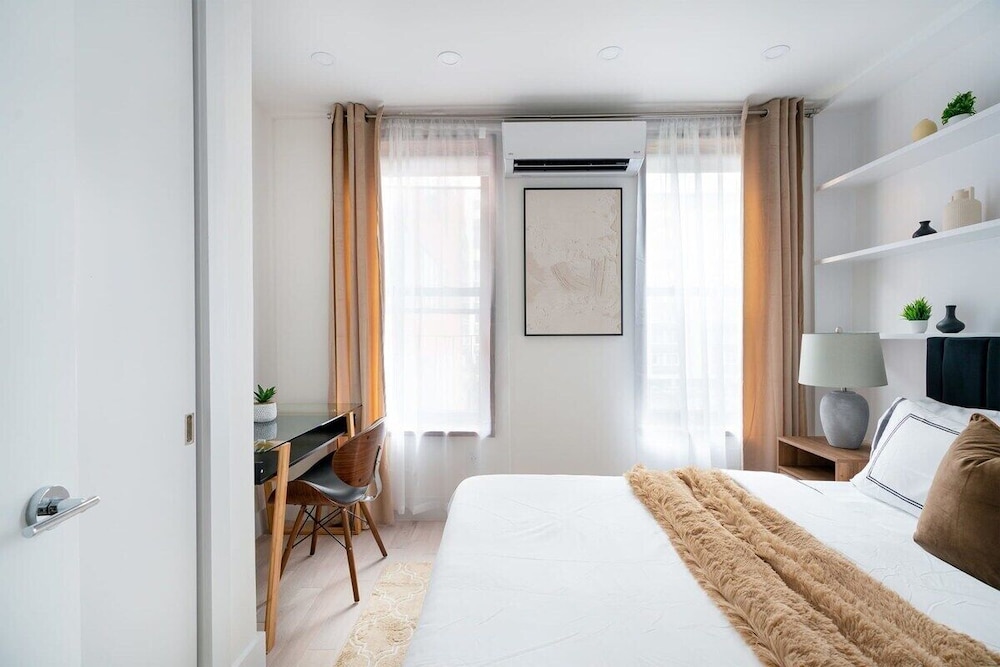 48 Midtown West Apt