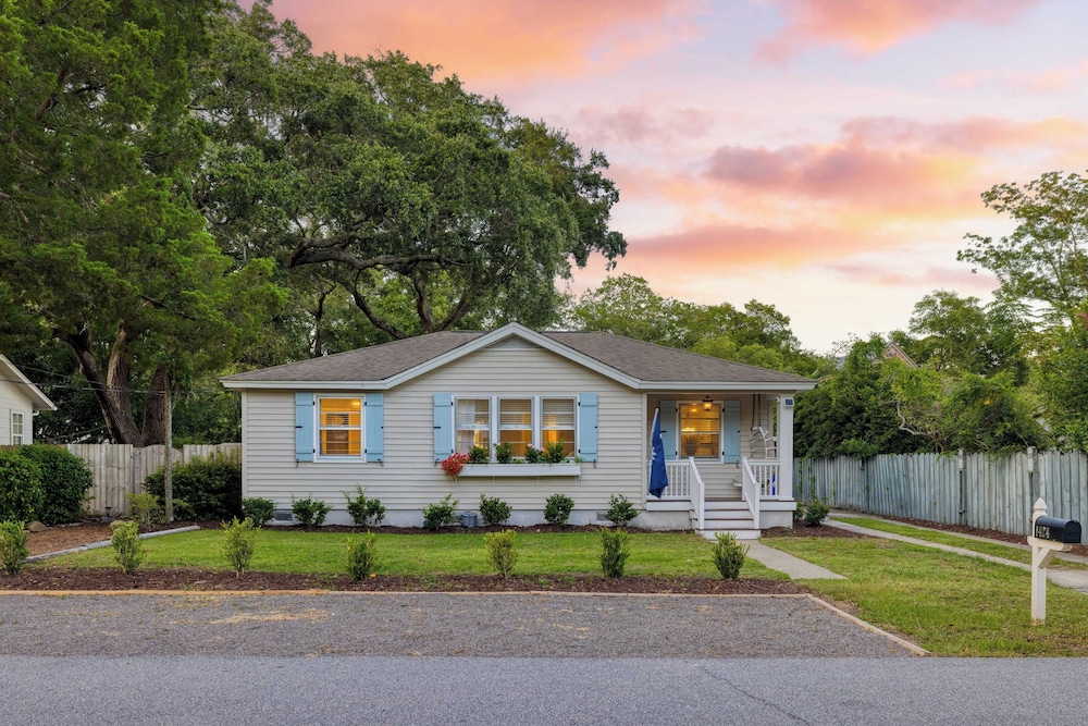 Arsenal Buyout by Avantstay 2 Homes Near Sullivans Island w/ Outdoor Dining