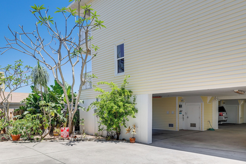 Beachfront Indian Shores Townhome w/ Ocean Views! view 5