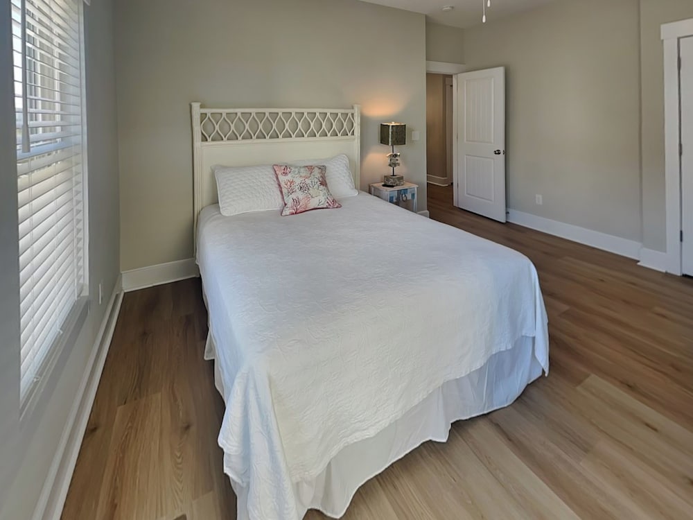 Queens Grant by Topsail Realty