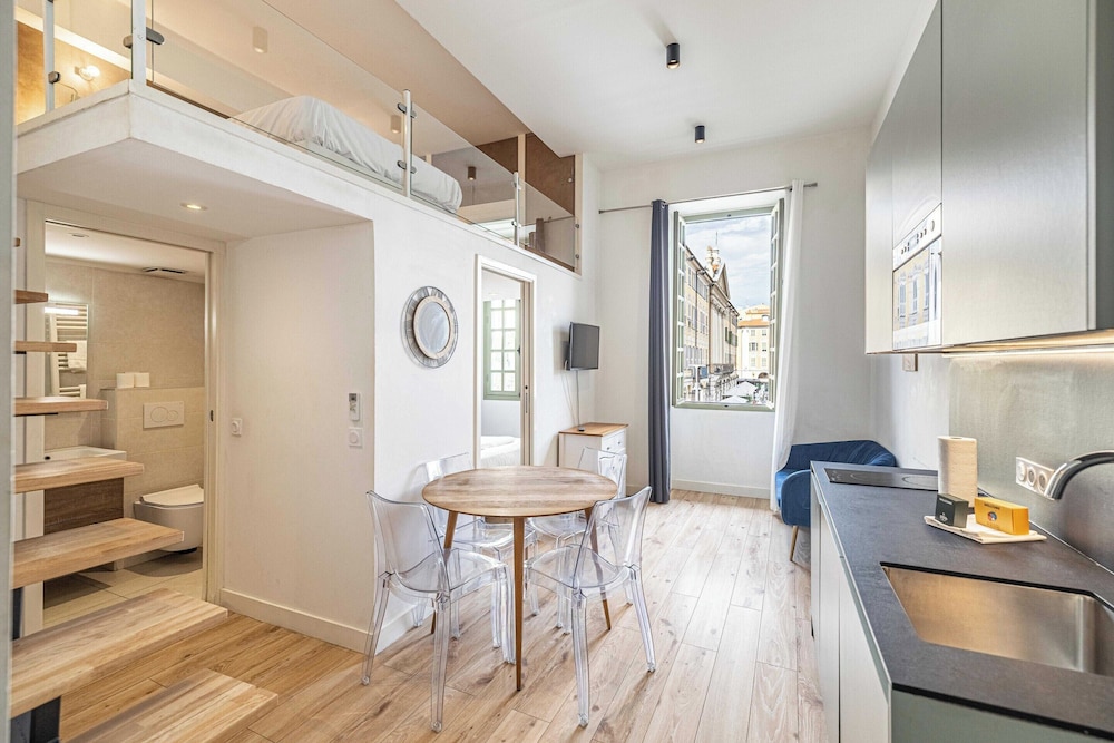 A/C Mezzanine Apt 2br/4p - Place Garibaldi