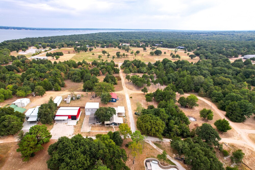 Kingston Cabin Rental: Walk to Lake Texoma Beaches view 5