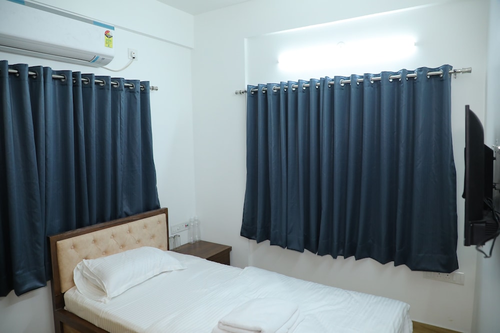 Aashhiana Guest House Entire 2BHK Service Apartments, Kolkata