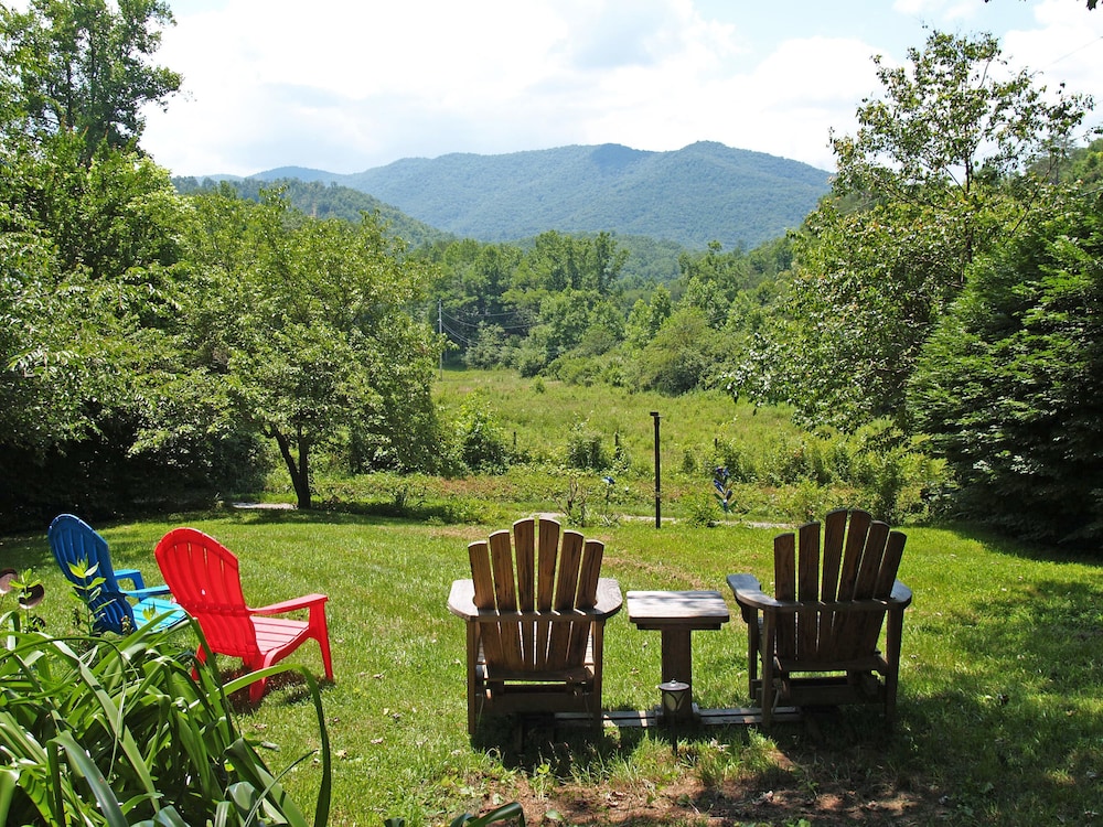 Henson Cove Place B&B with Cabin