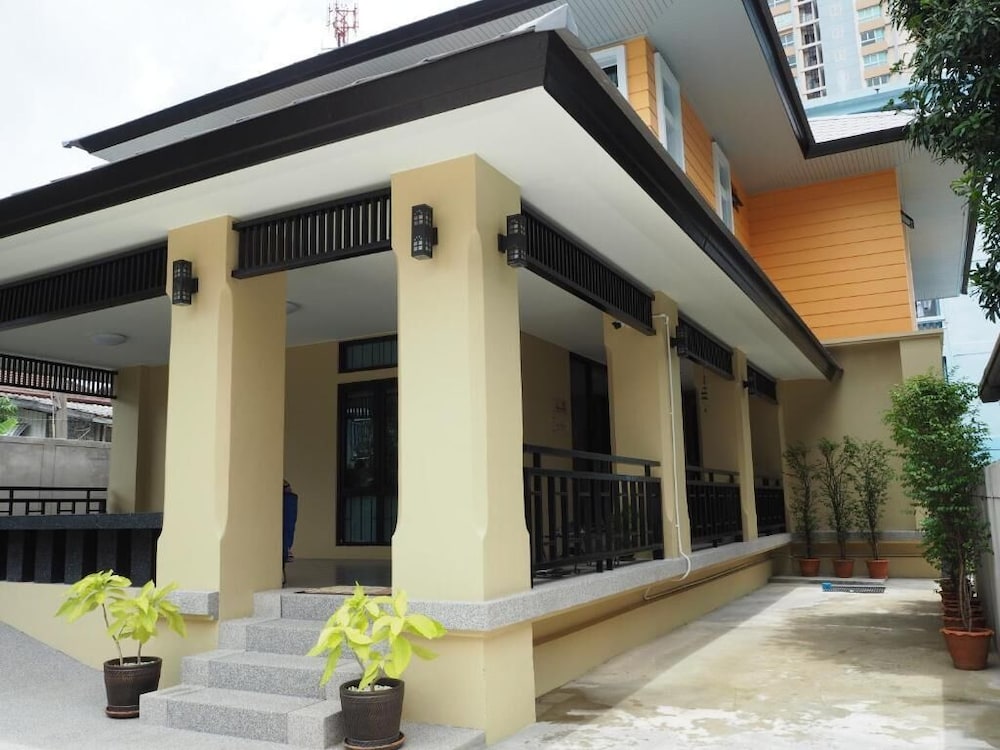 Sukhumvit 50 Garden Home