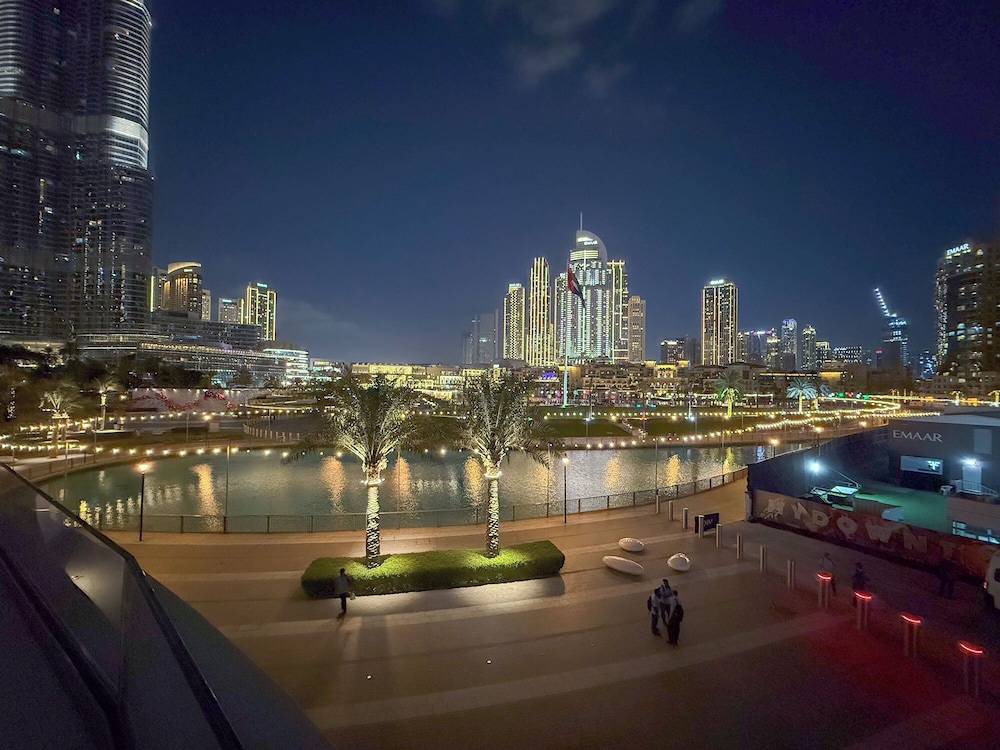 NYE Fireworks – Burj Khalifa & Fountain View