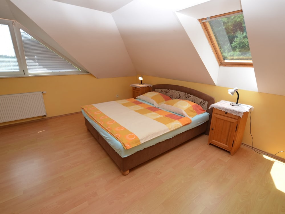 Comfortable Detached House With Large Garden view 5