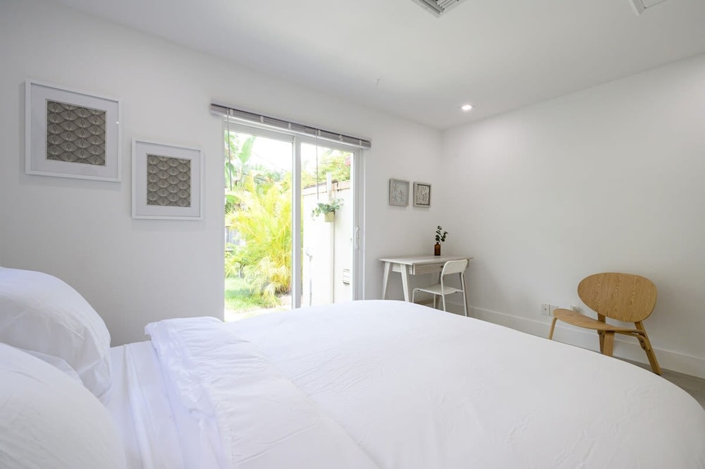 Bright Comfortable Apt in Victoria Park