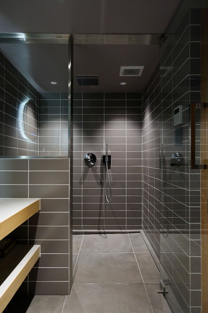 AET HOTEL