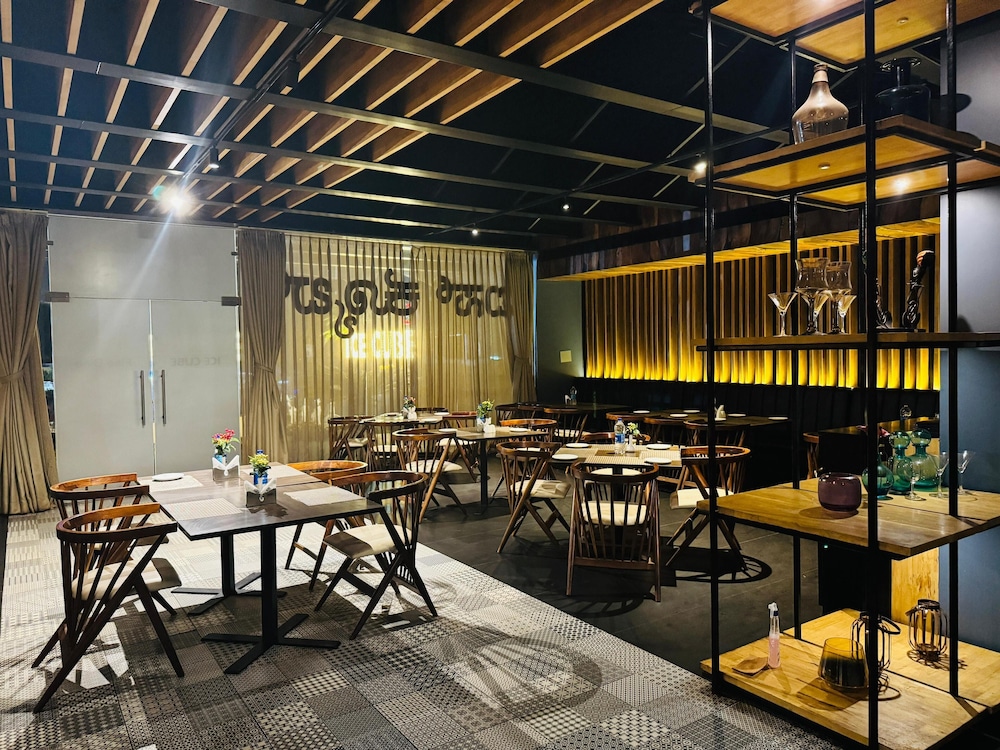 Cubix Hotel