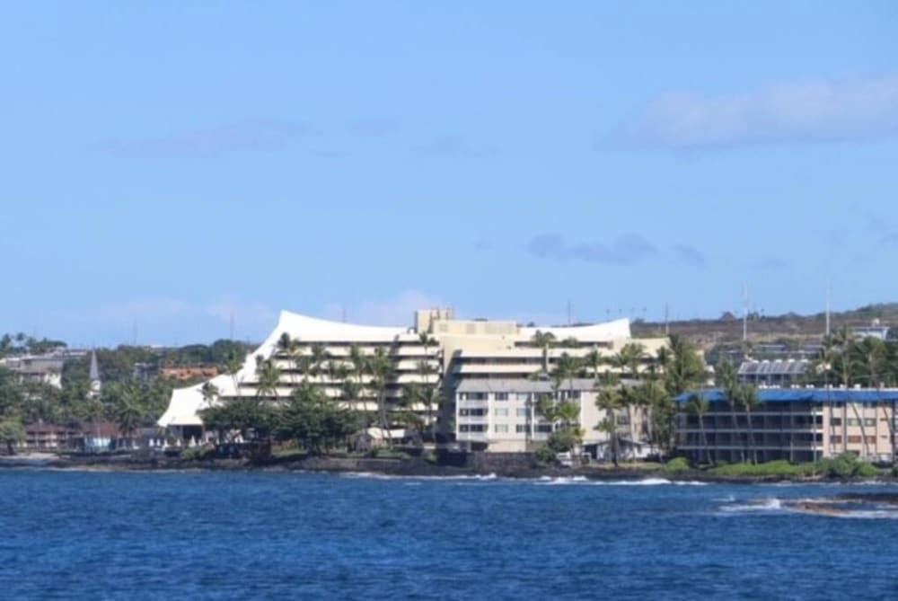 Enjoy the Sunset Ocean Front 1BR Apt-pool On-site