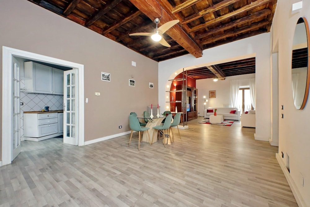 Luxury Navona Apartment