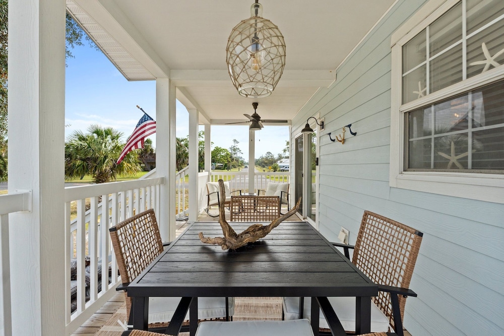 Pet Friendly Beach House - Hakuna Matata